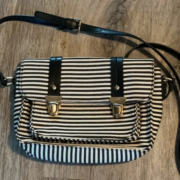 🦋4/$25 Cute Crossbody Purse - Picture 3 of 13
